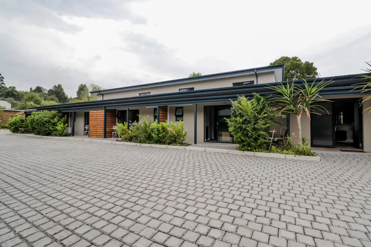 Aussenansicht Front mit Eingang